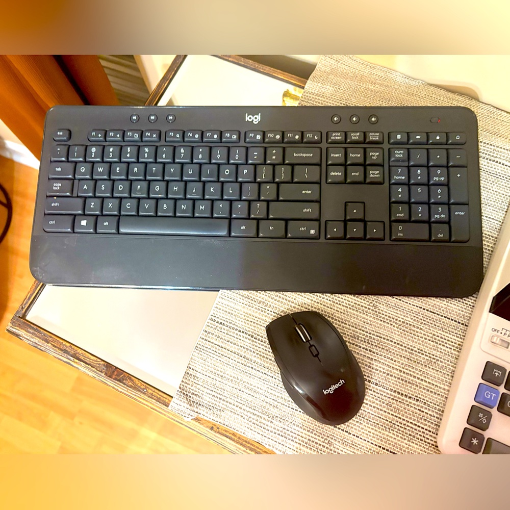 Logitech MK540 Wireless Keyboard & Mouse Combo (used but in great condition)